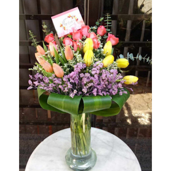 VASE-TULIPS